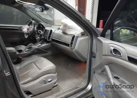 2011 Porsche Cayenne z USA, uszkodzony, nr VIN WP1AA2A2XBLA05123